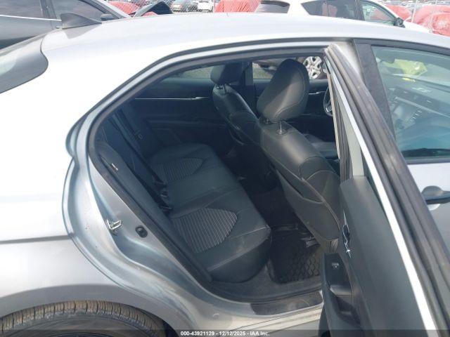 Toyota Camry Se Image 7