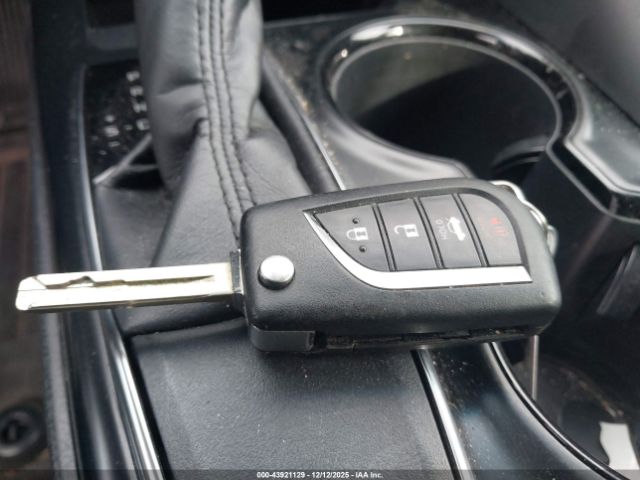 Toyota Camry Se Image 8