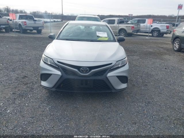 Toyota Camry Se Image 16