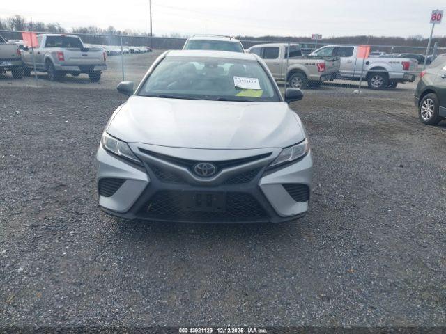 Toyota Camry Se Image 16