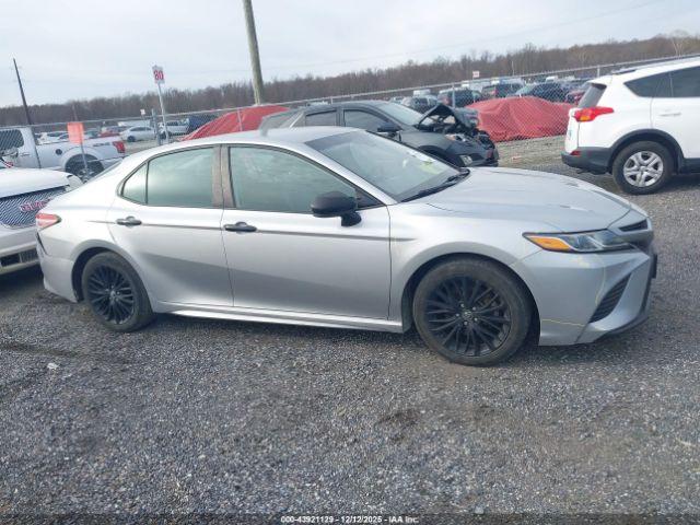 Toyota Camry Se Image 11