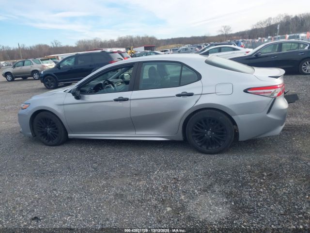 Toyota Camry Se Image 9