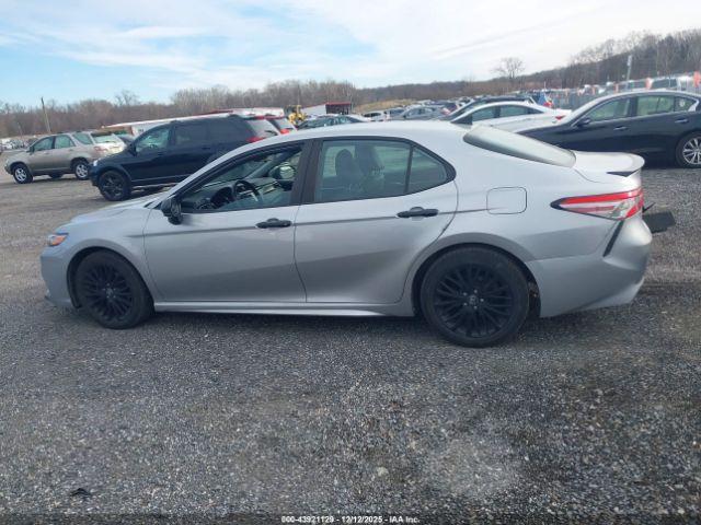 Toyota Camry Se Image 9