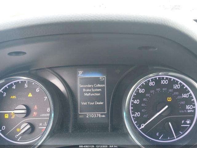 Toyota Camry Se Image 12