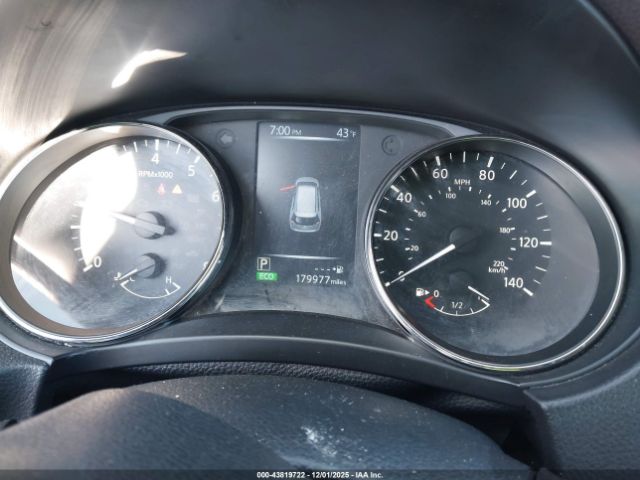 Nissan Rogue Sv Image 5