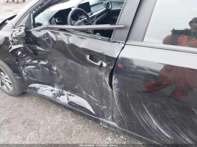 Kia Forte Lxs Image 9