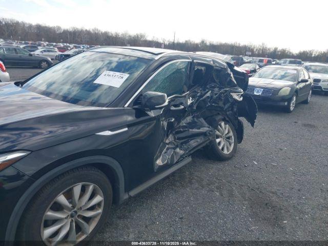 INFINITI Qx Essential Image 11