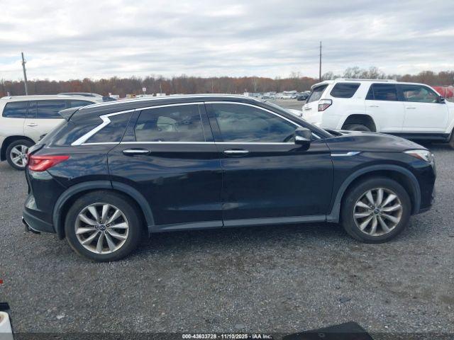 INFINITI Qx Essential Image 15