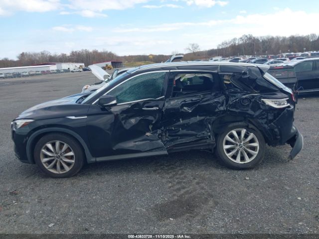 INFINITI Qx Essential Image 8