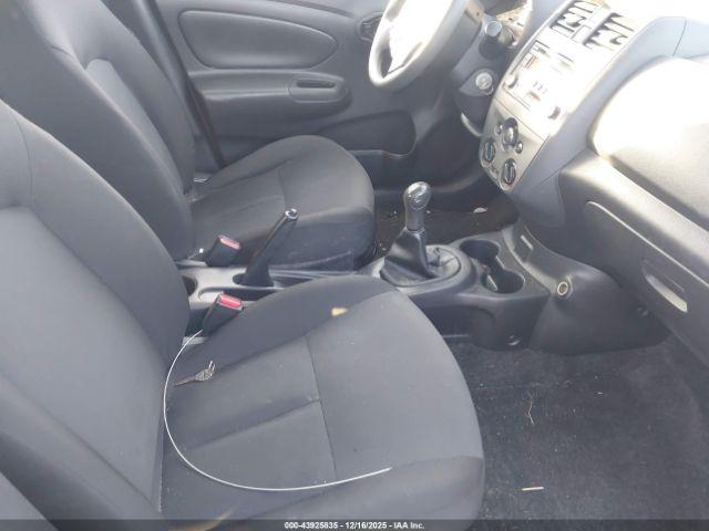 Nissan Versa 1.6 S Image 6