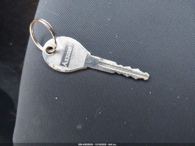 Nissan Versa 1.6 S Image 15