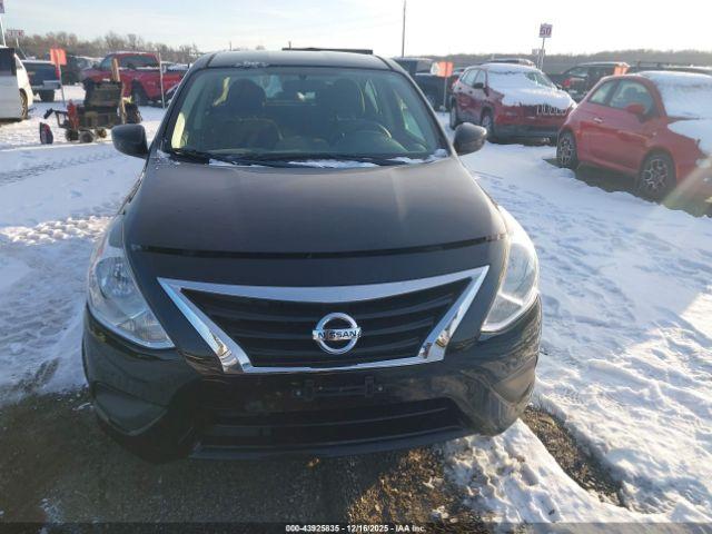 Nissan Versa 1.6 S Image 10