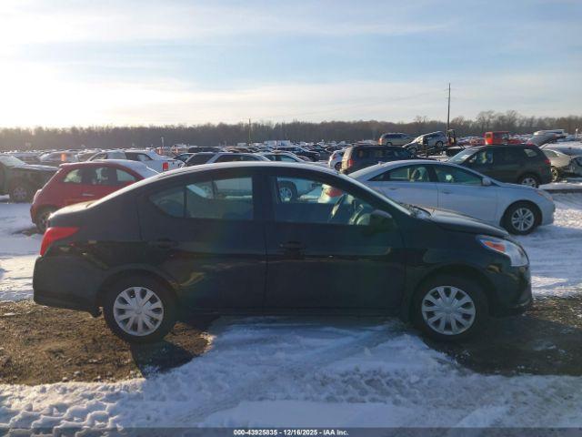 Nissan Versa 1.6 S Image 11