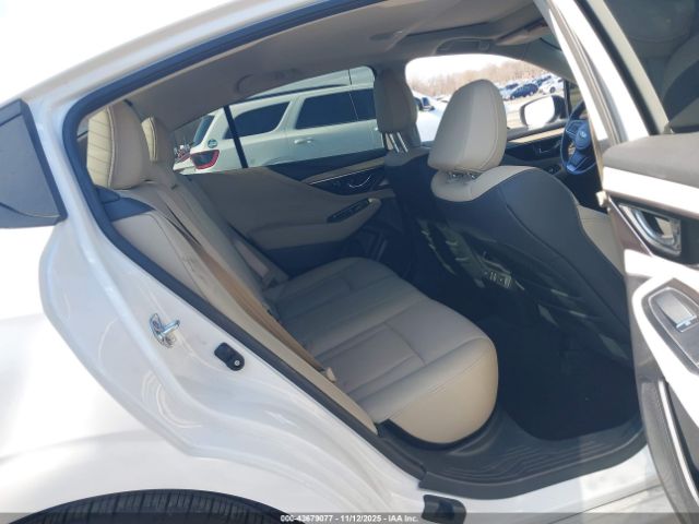 Subaru Legacy Limited Image 13