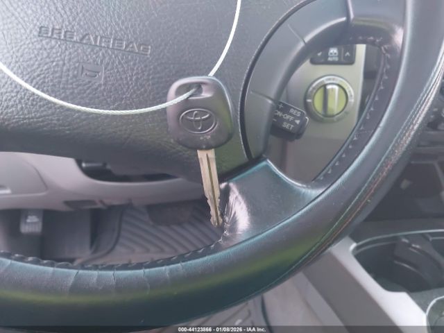 Toyota 4Runner Limited V6 Image 10