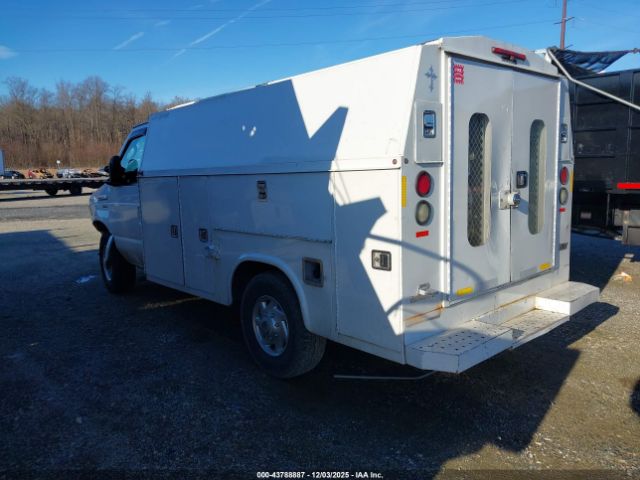Ford E-350 Image 10