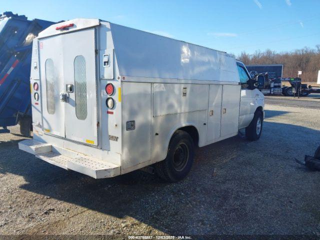 Ford E-350 Image 12