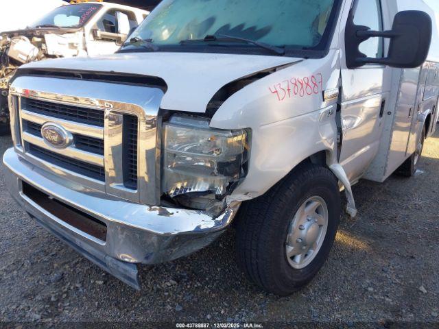 Ford E-350 Image 11
