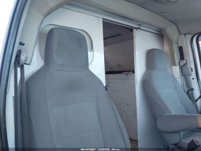 Ford E-350 Image 14