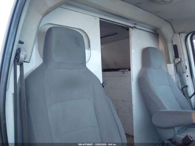 Ford E-350 Image 14
