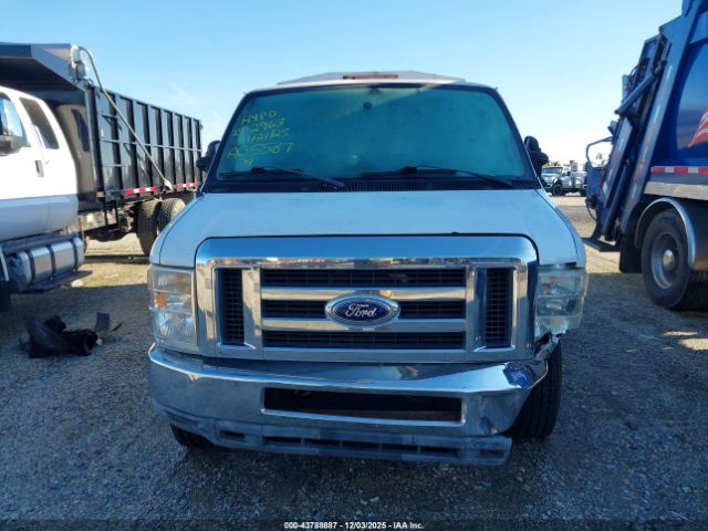 Ford E-350 Image 4