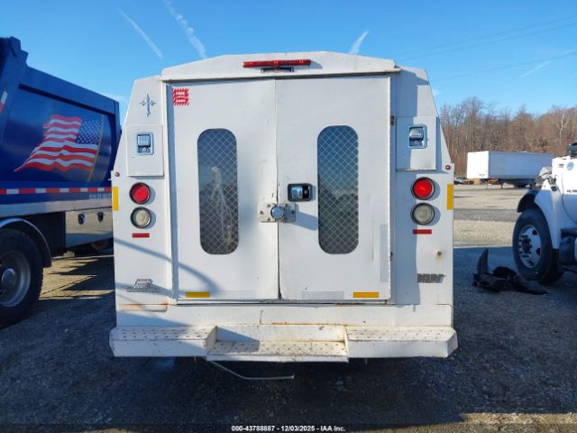 Ford E-350 Image 7