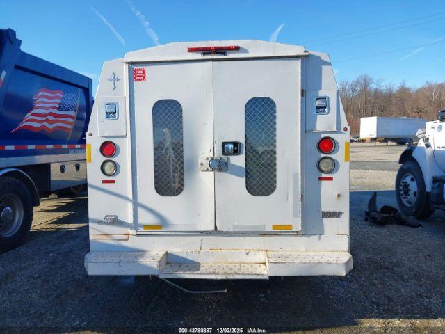 Ford E-350 Image 7