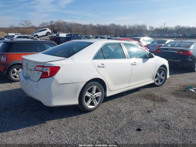 Toyota Camry Se Image 6