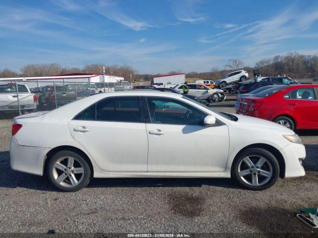 Toyota Camry Se Image 15