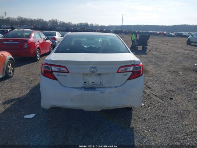 Toyota Camry Se Image 16