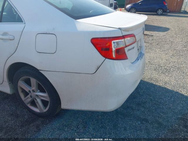 Toyota Camry Se Image 18