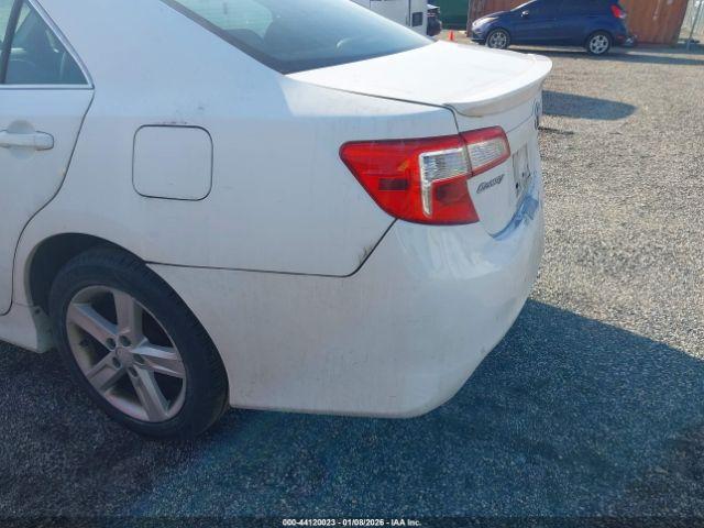 Toyota Camry Se Image 18