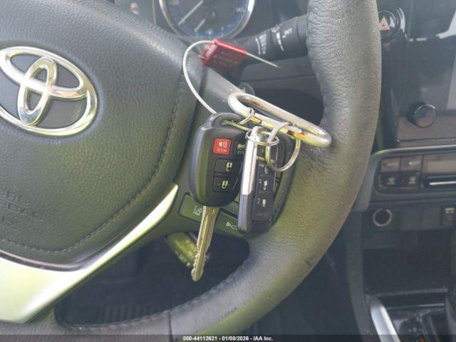 Toyota Corolla Se Image 11