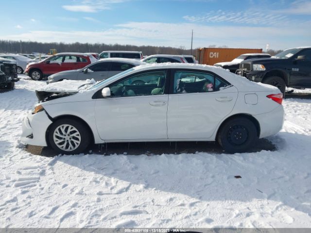 Toyota Corolla Le Image 9