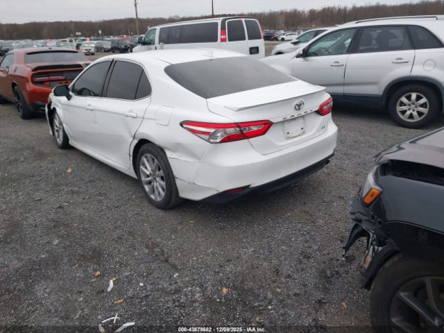 Toyota Camry Le Image 3