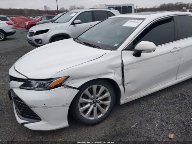 Toyota Camry Le Image 8