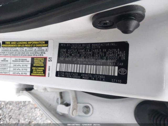 Toyota Camry Le Image 6