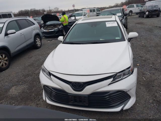 Toyota Camry Le Image 13