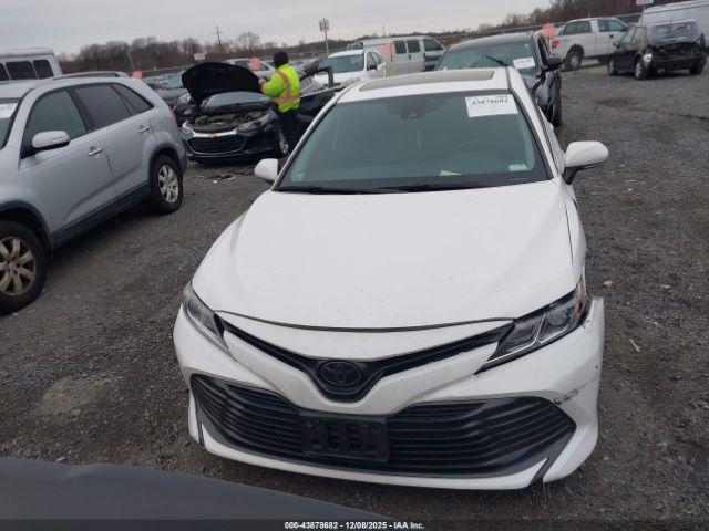 Toyota Camry Le Image 13