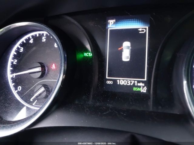 Toyota Camry Le Image 16