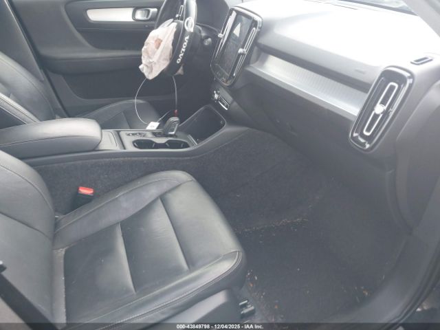 Volvo XC40 T5 Momentum Image 9