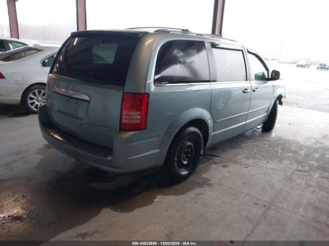 Chrysler Town & Country Lx Image 11