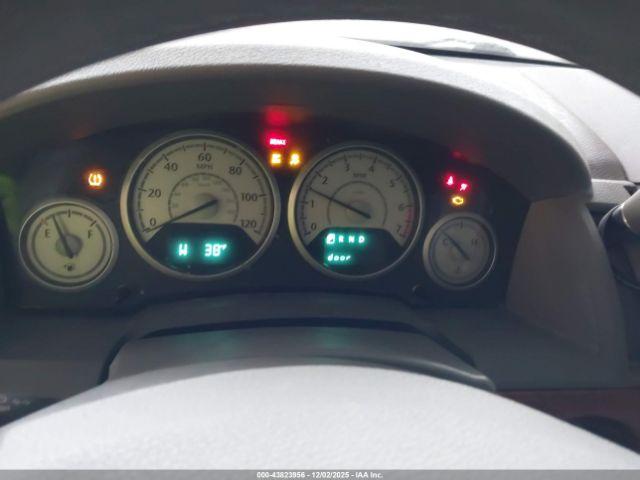 Chrysler Town & Country Lx Image 7