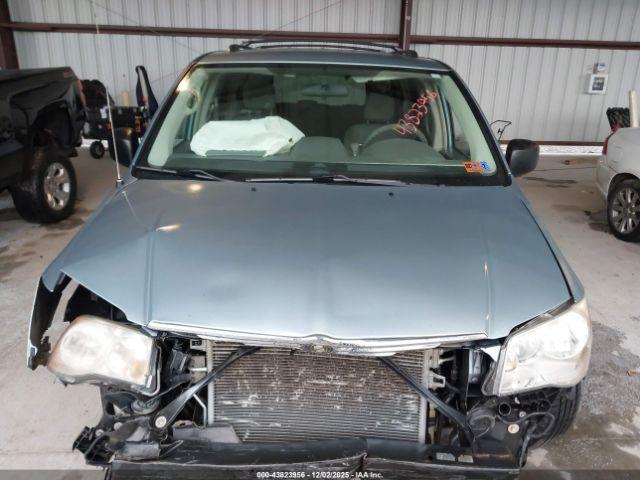 Chrysler Town & Country Lx Image 4