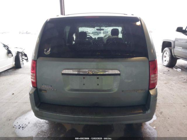 Chrysler Town & Country Lx Image 3