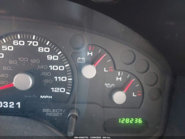 Ford Explorer Xls Image 6