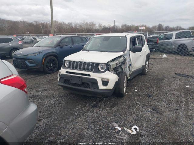 Jeep Renegade Latitude 4x4 Image 3