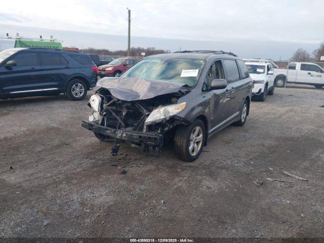 Toyota Sienna Le 8 Passenger Image 3