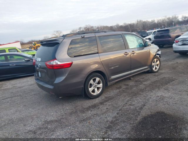 Toyota Sienna Le 8 Passenger Image 4