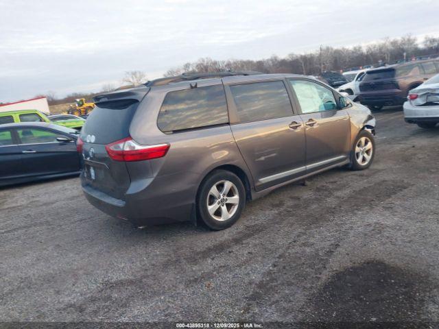 Toyota Sienna Le 8 Passenger Image 4